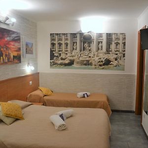 Camera tripla